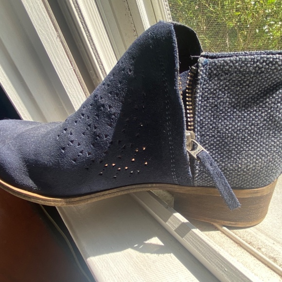 Tom’s Blue Suede ankle boots, Size 6.5 - Picture 7 of 8